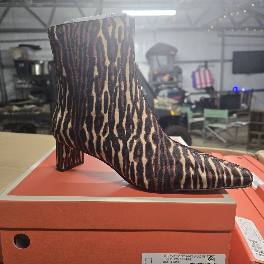 Size 9.5! NWTs, Katy Perry Collections Wild Print Ankle Booties‎ - Picture 5 of 5